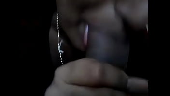 Istri Desi Memberikan Blowjob Panas Yang Menggairahkan