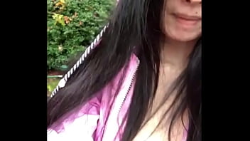Gadis Asia Telanjang Basah Di Tengah Hujan Deras