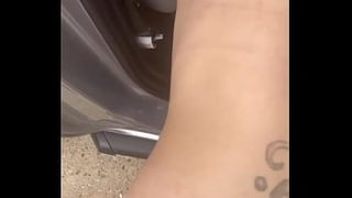 Pelacur Membungkuk Untuk Kamera Demi Merasakan Penis Masuk Ke Dalam Vaginanya.