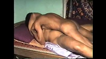 Paman Tua Desi Yang Bergairah Menggila Di Ranjang