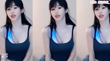 Cô Nàng Trung Quốc Uốn éo Quay Lại Thách Thức Các Anh