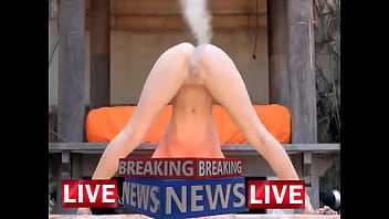 Tetangga Manis Itu Membungkuk, Memperlihatkan Lekuk Tubuhnya Yang Menggoda