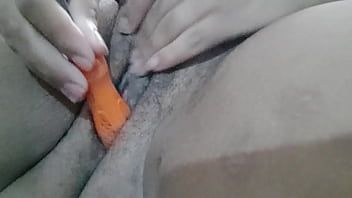 Gadis Arab Hitam Manis Mengocok Memeknya Dengan Perkakas Montir