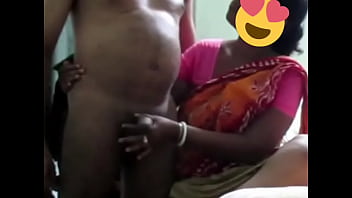 Tante Desi Menggocok Hingga Memancarkan Sperma