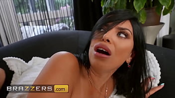 Kira Queen Yang Lapar Hanya Bisa Dipuaskan Oleh Kontol Besar, Dan Nikki Nuttz Anak Tirinya Memilikinya – Brazzers