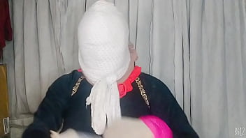 Gadis Berhijab Mengikat Diri Dengan Nafsu