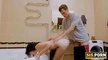 Anak Tiri Menenangkan Ibu Tiri Marah Dengan Mengebor Memek Basahnya Hingga Puas