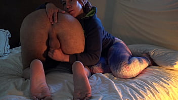 Istri Arab Seksi Menggairahkan Suami Inggris Dengan Goyangan Tangan Yang Membara
