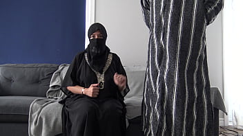 Nyonya Arab Berhijab Yang Menggoda Bersama Kliennya