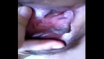 Gadis Tionghoa Menggoda Dengan Jari-jari Sensual