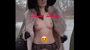 Gadis Cantik Dengan Pakaian Dalam Yang Menggoda