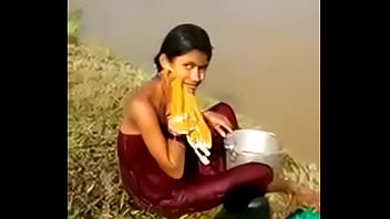 Desi Bhabhi Telanjang Mandi Di Tempat Terbuka