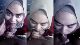 Gadis Berkerudung Di Kantor Yang Menggoda