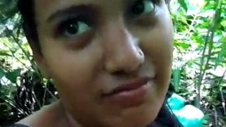 Gadis Manis Dan Kekasihnya Berpetualang Di Hutan