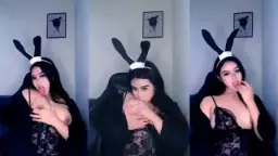 Helenacrln Makin Hot Saat Menjilati Uting Payudara
