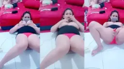 Montok Menggoda, Payudara Besar Mengocok Perkasa Di Live Streaming