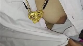 Pasangan Aneh Mengenakan Mangalsutra Sebelum Bercinta