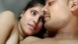 Pasangan Desa Muda Bercinta Dengan Gairah Membara
