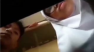 Skandal Mesum Di Kelas: Sepasang Abg Tak Tahan Nafsu Saling Raba-raba