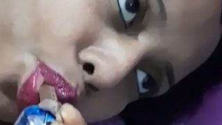 Video Panas Desi Randi Telanjang, Makan Cokelat Sebelum Bercinta