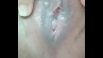 Perawan 19 Tahun Tiongkok Memamerkan Vagina Sempitnya