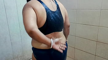 Desi Bhabhi Baru Nikah Mandi Telanjang Dengan Gaya Liar Dan Panas