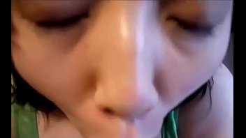 Gadis Tionghoa Menggoda Dengan Mulut Dan Payudara Yang Menggairahkan, Berlangganan Untuk Video Panas Setiap Hari.
