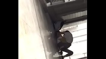华师走廊激情碰撞，欲火难耐的缠绵瞬间