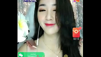 Gadis Asia Menggoda Di Live Streaming Uplive