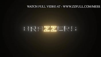 Gadis Tiri Berpayudara Besar Menggoda Penuh Nafsu. Desiree Dulce / Brazzers / Tonton Lengkap Di Www.zzfull.com/mess