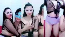 Dua Cewek Lesbi Mesra Berciuman Penuh Nafsu
