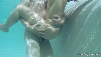 Pijat Sensual Ibu-ibu Asia Yang Menggairahkan