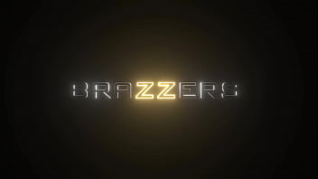 Kesalahan Seksi Magang Lulu Chu – Tonton Adegan Panasnya Di Brazzers