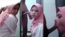 Jilbab Pink Terbaru Mengulum Batang Besar
