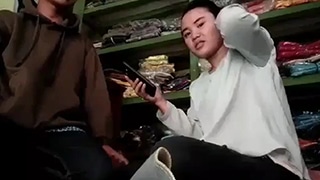 Pasangan Tak Tahan Gatal, Beraksi Mesum Di Balik Kasir Toko