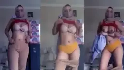 Perawat Berhijab Bandung Yang Berani Buka Baju