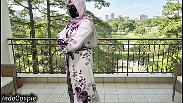 Istri Berhijab Yang Liar Dan Haus Perselingkuhan, Kami Bertemu Di Koridor Kampus Yang Sepi