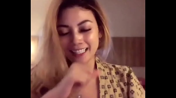 Gadis Seksi Indonesia Yang Menggoda