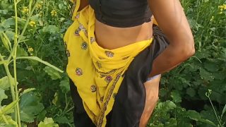 सरसों के खेत में ममता को उसके पति ने मौका देखकर जबरदस्त चोदा, बाहर की साफ हिंदी आवाज