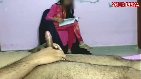 प्रिया को चोदकर गांड तोड़ दी, हिंदी में कराहते हुए