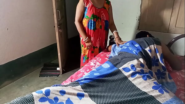 पत्नी के ऑफिस जाने के बाद पति ने नौकरानी को जबरदस्ती चोदा