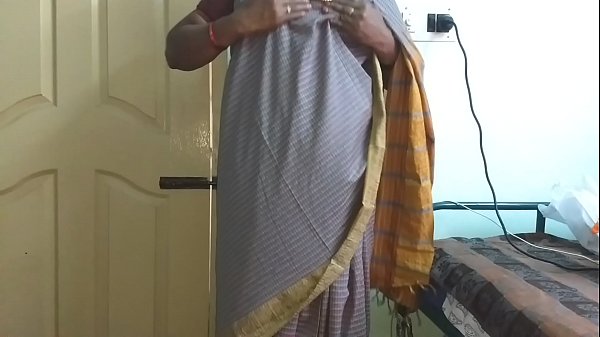Gadis India Seksi Dari Berbagai Daerah, Vanitha, Mengenakan Saree Abu-abu Ketat Memperlihatkan Payudara Besar Dan Memamerkan Vaginanya Yang Mulus, Meremas Payudara Dan Menggosok Klitorisnya Hingga Klimaks