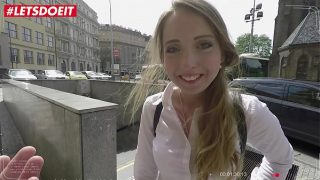 Anya Akulova, Gadis Rusia Yang Menggila, Dihardik Kontol Besar Selama Liburan Kota