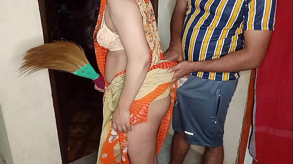 Pagi-pagi, Ibu Tiriku Yang Seksi Kusetubuhi Saat Dia Lagi Bersih-bersih Rumah
