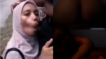 Gadis Berkerudung Mengulum Di Luar Kamar, Bercinta Di Kost