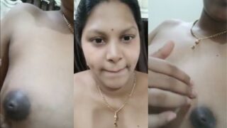 Gadis Chennai Seksi Memamerkan Payudara Telanjangnya Dengan Sensual