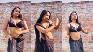 Gadis Desai Menggoyang Tubuhnya Demi Tambahan Penonton