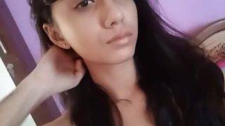Gadis Desai Telanjang Berpose Seksi Untuk Foto Selfie Panas