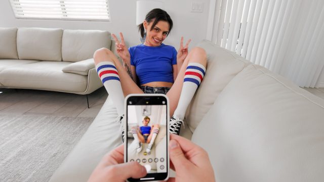 Kakak Tiriku Gatel Banget, Bikin Aku Basah