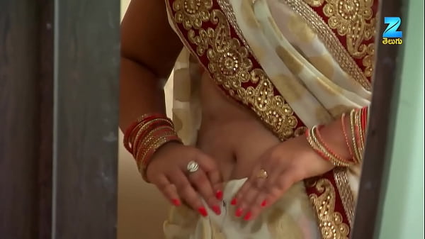 Pameran Pusar Seksi Dan Menggoda Dari Bintang Sinetron India